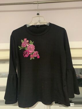 Shift Black Floral Embroidered Bell-Sleeve Top L